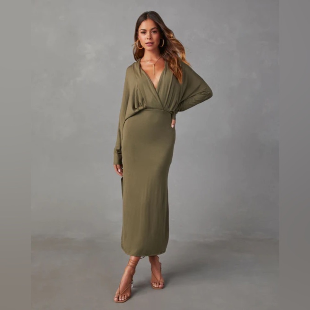 NWOT - VICI Kairo plunge maxi dress - Small
